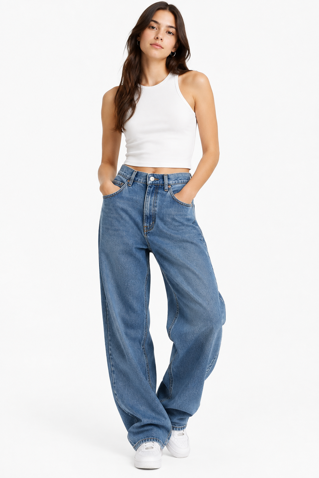 Modelo com Calças Baggy Azul Clássico